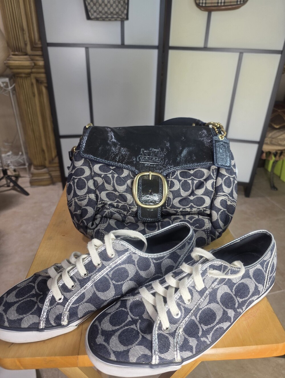 New Coach Denim/Leather Signature Shoulder Bag in Navy & Tennis Shoes Size 11 - Picture 3 of 9